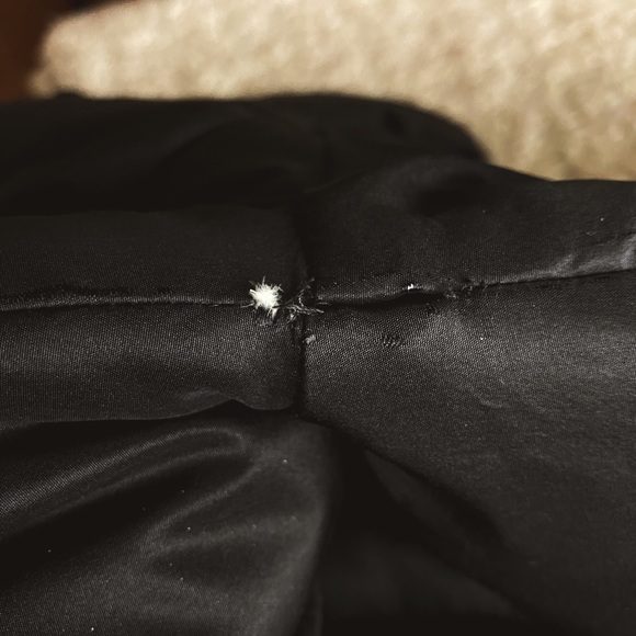 CLUB MONACO SHORT PUFFER JACKET | BLACK | SIZE XS - Picture 4 of 6